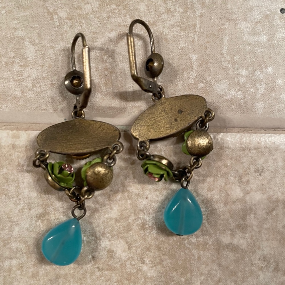 Beautiful Hanging Earrings Roses & Rhinestones - Picture 3 of 5